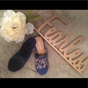 Beautiful shoe with wide heel.